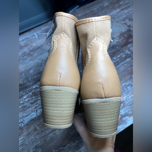 ⚠️‼️FLASH SALE‼️⚠️
Universal thread Tan Ankle Boots with Block Heel - Picture 7 of 10